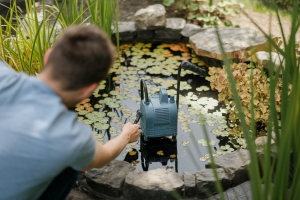 Fabriquer une pompe à bassin sans électricité : guide facile