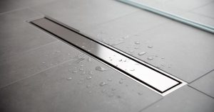 Comment choisir un caniveau de douche pour une salle de bain moderne