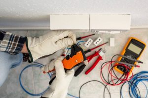 Préparer le CAP Électricien en ligne sans quitter votre emploi